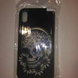 Skull iPhone XS Max case sold on different app